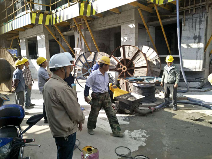 上海二次結構柱輸送泵施工現(xiàn)場